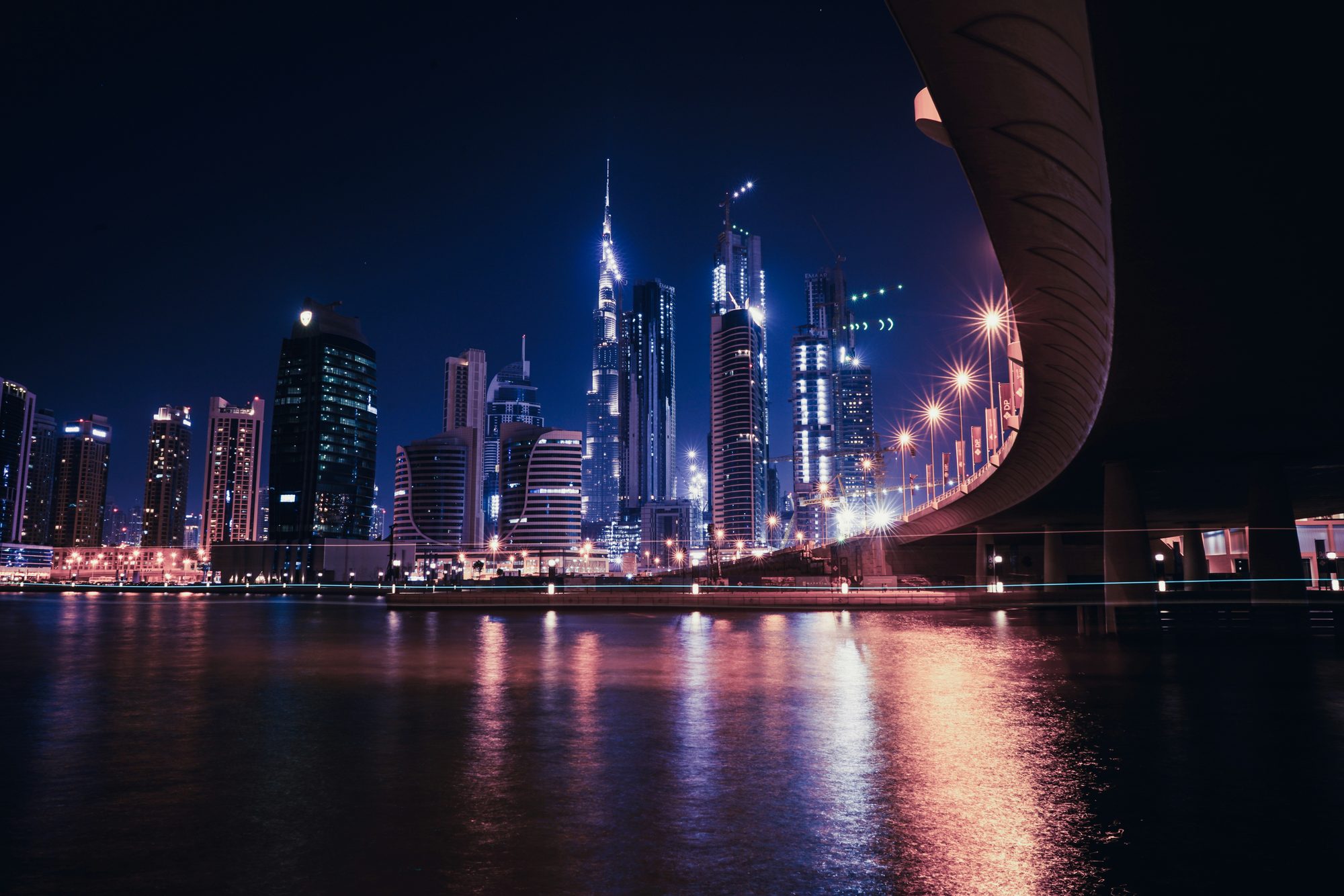 UAE — hero de portada